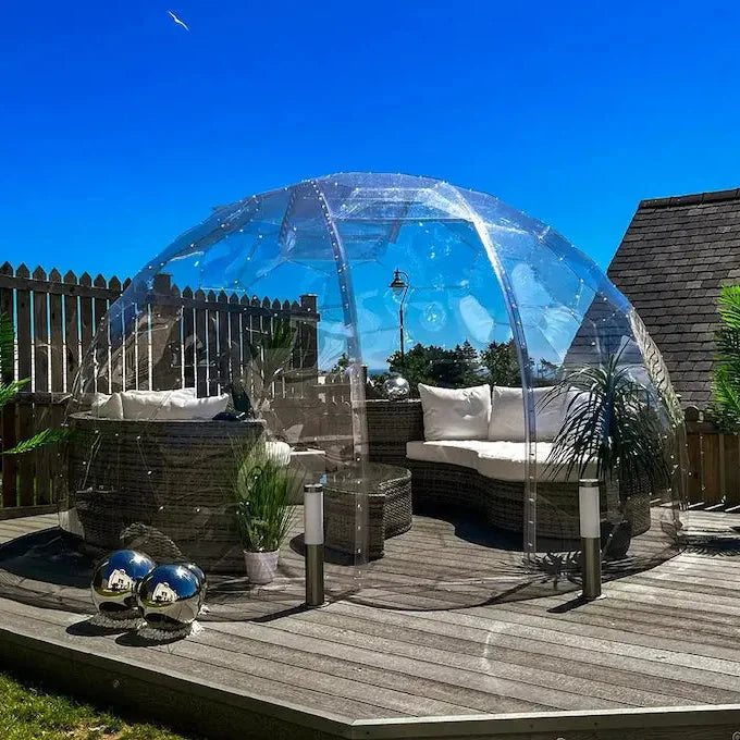 A garden lounge with a clear view